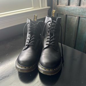 Doc Martins in the color black women’s size 8